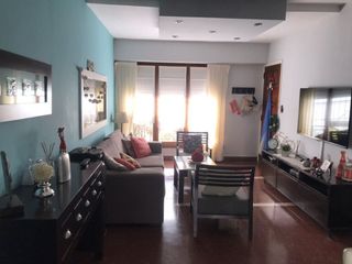 Foto 8 de Casa En Venta En Caisamar 3 Ambientes Con Dependencia, Garaje Doble Y Quincho