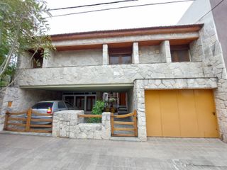 Foto 1 de Casa en venta de 3 dormitorios c/ cochera en Universitario