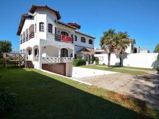 Foto 2 de Gran chalet en  ALQUILER en Parque Luro