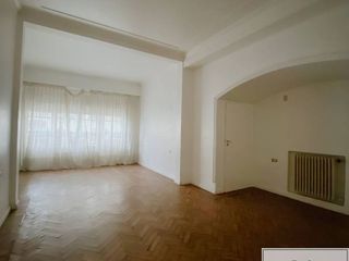 Foto 2 de Casa en venta de 5 dormitorios c/ cochera en Centro