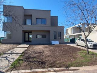 Foto 16 de EXCELENTE CASA 5 AMBIENTES EN EL CANTON VENTA
