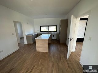 Foto 3 de EXCELENTE CASA 5 AMBIENTES EN EL CANTON VENTA