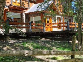 Foto 1 de FINA PATAGONIA. Casa en venta de 4 dormitorios c/ cochera en San Martin de los Andes