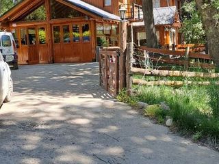 Foto 2 de FINA PATAGONIA. Casa en venta de 4 dormitorios c/ cochera en San Martin de los Andes