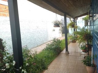 Foto 2 de Casa en venta de 2 dormitorios c/ cochera en Otros Barrios