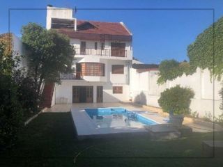 Foto 1 de Loma De Stella Maris. Importante Chalet Con Piscina.