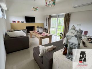Foto 4 de Casa en venta de 4 dormitorios c/ cochera en Las Acacias