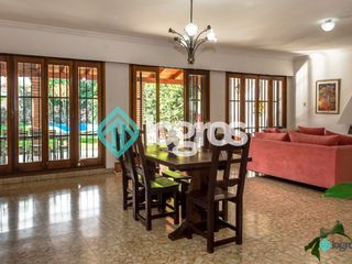 Foto 5 de Casa en venta de 4 dormitorios c/ cochera en Centro