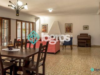 Foto 3 de Casa en venta de 4 dormitorios c/ cochera en Centro