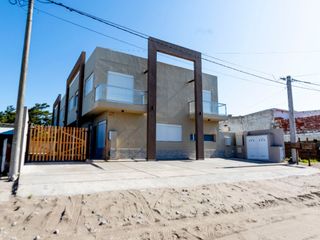 Foto 1 de Dúplex en venta de 2 dormitorios c/ cochera en Monte Hermoso