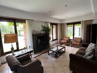 Foto 5 de Chalet en venta de 3 dormitorios c/ cochera en Barrio La Florida