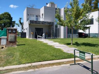 Foto 1 de Casa en venta de 4 dormitorios c/ cochera en Haras Santa María