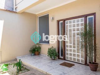 Foto 2 de Casa en venta de 3 dormitorios en Vía Aurelia, Salta