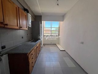 Foto 7 de Departamento en alquiler de 3 dormitorios c/ cochera en Campana