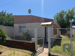 Foto 2 de Casa en venta de 1 dormitorio c/ cochera en 9 de Noviembre