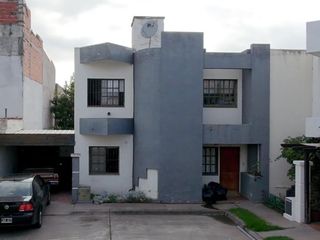 Foto 1 de Dúplex en venta de 4 dormitorios c/ cochera en Centro