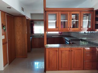 Foto 6 de Casa en alquiler de 4 dormitorios c/ cochera en Martínez