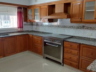 Foto 7 de Casa en alquiler de 4 dormitorios c/ cochera en Martínez