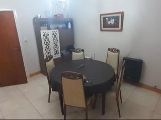 Foto 1 de Venta Casa 3 ambientes con parque. Rawson y Francia