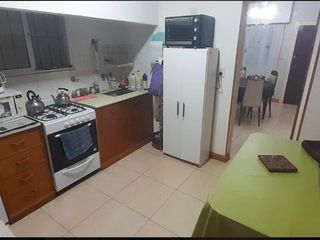 Foto 2 de Venta Casa 3 ambientes con parque. Rawson y Francia