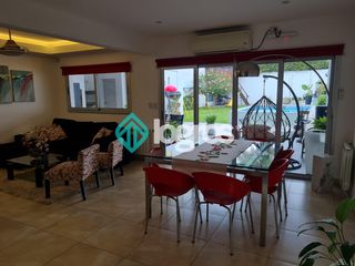 Foto 4 de Casa en venta de 4 dormitorios en Grand Bourg - Apta Credito