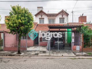 Foto 1 de Casa en venta de 3 dormitorios en Barrio San Carlos