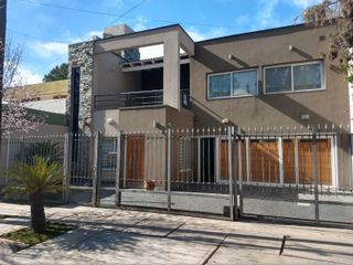 Foto 1 de Casa en venta de 5 habitaciones c/ cochera en San Rafael