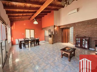 Foto 2 de Casa en venta de 3 dormitorios c/ cochera en Bella Vista
