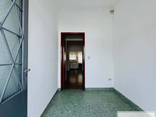 Foto 2 de Casa en venta de 2 dormitorios c/ cochera en San Martín
