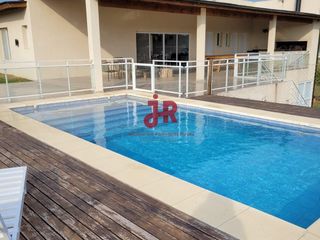 Foto 1 de CODIGO 703 - CASA EN COSTA ESMERALDA - ALQUILER TEMPORARIO