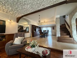 Foto 4 de Casa en venta de 3 dormitorios c/ cochera  doble  y quincho en Villa Primera