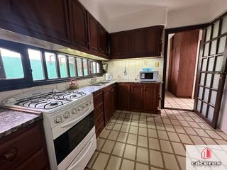 Foto 12 de Casa en venta de 3 dormitorios c/ cochera  doble  y quincho en Villa Primera
