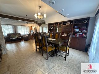 Foto 6 de Casa en venta de 3 dormitorios c/ cochera  doble  y quincho en Villa Primera