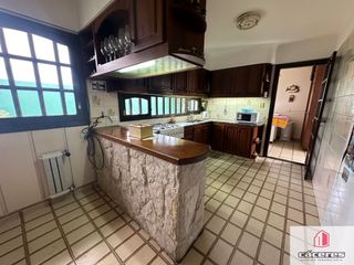 Foto 11 de Casa en venta de 3 dormitorios c/ cochera  doble  y quincho en Villa Primera