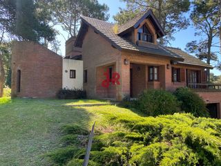 Foto 4 de CODIGO 707 - CASA EN ALQUILER TEMPORARIO - ZONA GOLF -  PINAMAR - 4 HABITACIONES