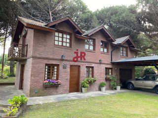 Foto 1 de CODIGO 682-ALQUILER TEMPORARIO- 4 DORMITORIOS - GARAGE - PARRILLA - B5 - PINAMAR