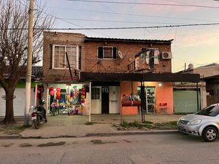 Foto 10 de VENTA CASA CON 2 LOCALES EN PB Y 2 DEPTOS EN PA
