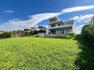 Foto 33 de Casa en venta de 4 dormitorios al Rio en Nordelta El Yacht