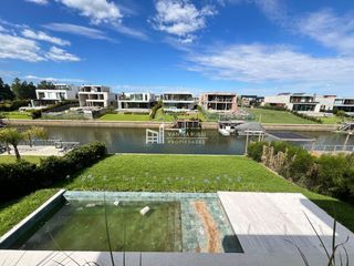 Foto 31 de Casa en venta de 4 dormitorios al Rio en Nordelta El Yacht