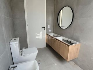 Foto 11 de Casa en venta de 4 dormitorios al Rio en Nordelta El Yacht