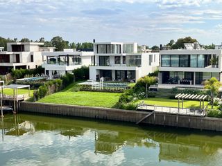 Foto 38 de Casa en venta de 4 dormitorios al Rio en Nordelta El Yacht