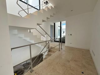 Foto 22 de Casa en venta de 4 dormitorios al Rio en Nordelta El Yacht