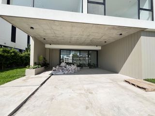 Foto 4 de Casa en venta de 4 dormitorios al Rio en Nordelta El Yacht