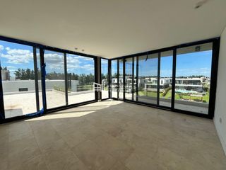 Foto 23 de Casa en venta de 4 dormitorios al Rio en Nordelta El Yacht