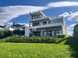 Foto 34 de Casa en venta de 4 dormitorios al Rio en Nordelta El Yacht
