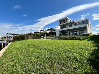 Foto 36 de Casa en venta de 4 dormitorios al Rio en Nordelta El Yacht