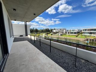 Foto 20 de Casa en venta de 4 dormitorios al Rio en Nordelta El Yacht