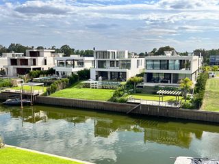 Foto 37 de Casa en venta de 4 dormitorios al Rio en Nordelta El Yacht