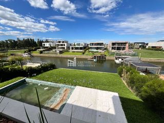 Foto 30 de Casa en venta de 4 dormitorios al Rio en Nordelta El Yacht