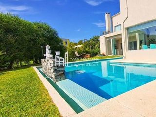 Foto 4 de Casa en alquiler de 4 dormitorios c/ cochera en Nordelta Los Lagos